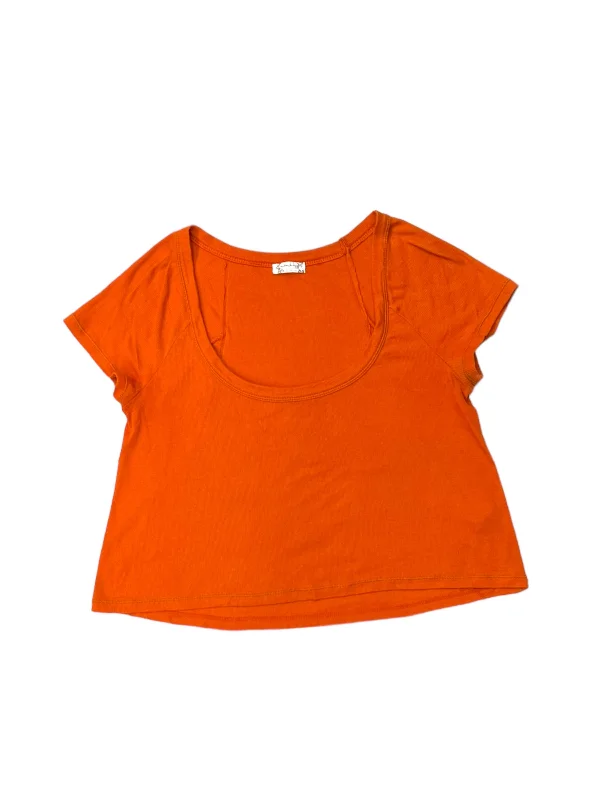 women's tops for those who want to show off their figure in a flattering waywomen's T-shirts with short torso lengthsTop Short Sleeve By Free People  Size: S